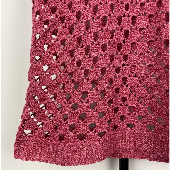 Red Cerise Crochet Sleeveless Tank Blouse - Picture 3 of 4